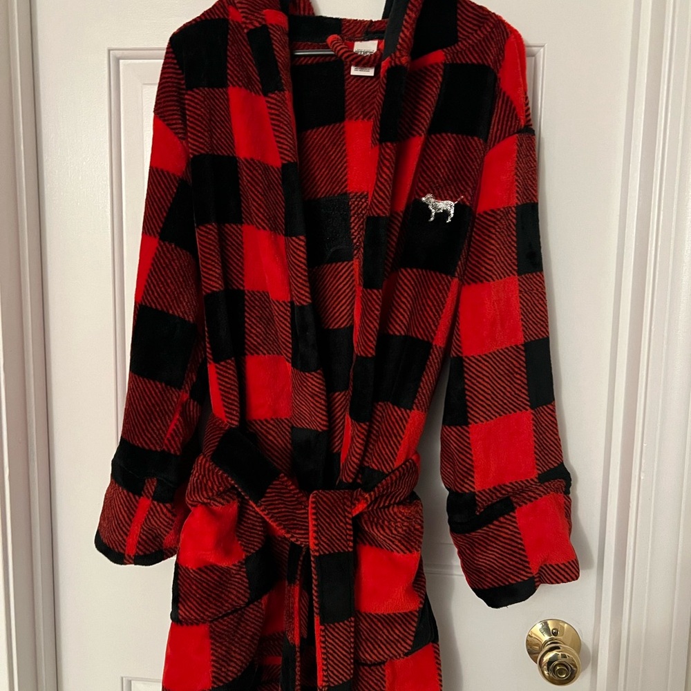 Victoria’s Secret Pink Plush Robe